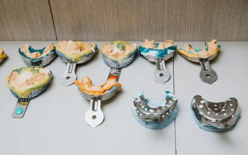 Comprendre les pratiques courantes en orthodontie pour mieux vivre votre traitement