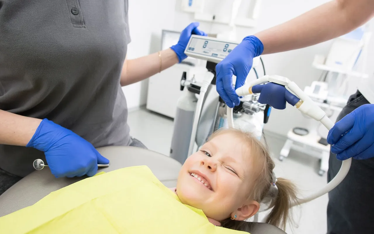 Caries chez l'enfant : agir tôt change vraiment l'avenir de leurs dents — Quels traitements existent pour les caries de l'enfant ?