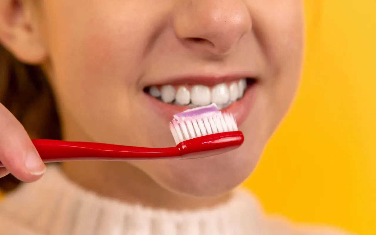 Dents sensibles ou dents résistantes, ce qui fait vraiment la différence — Comment traiter la sensibilité dentaire au quotidien