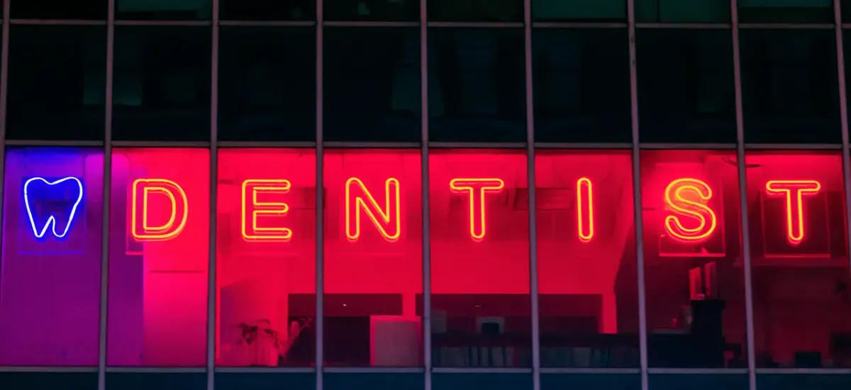 Mal de dents la nuit : l'erreur que font la plupart des gens avant d'appeler le dentiste