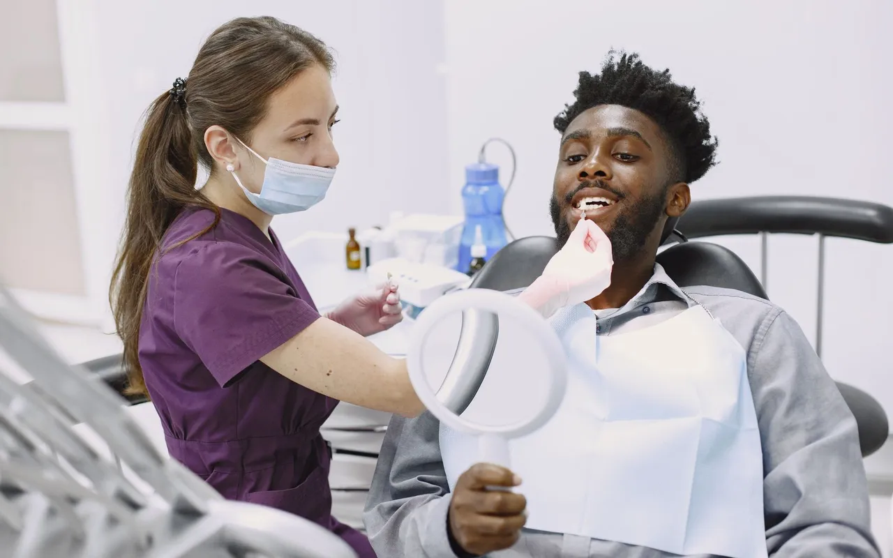Quand on hésite entre protéger ses dents et craindre le fluor dans le dentifrice — Trouver le bon équilibre entre efficacité prouvée et précautions utiles